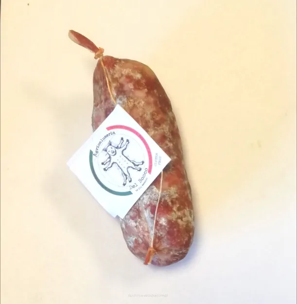 Salami z orzechami laskowymi, waga ok. 190g (+/-10g)