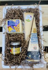 Zestaw Parmezan, Pecorino, Gran Kinara i pikantna konfitura do serów