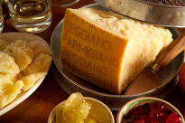 Parmezan 310g (sezonowany 34/36 miesięcy)