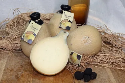Ser Caciocavallo z truflami , 315g (+/-20g)