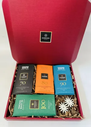 Zestaw ciemnych czekolad premium Amedei  w eleganckim pudełku