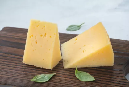 Do czego używać pecorino, parmezanu i grana padano? Praktyczny przewodnik po włoskich serach twardych